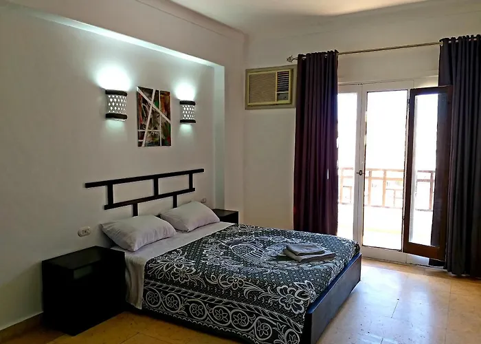 In Almaz Plaza Aparthotel 3*